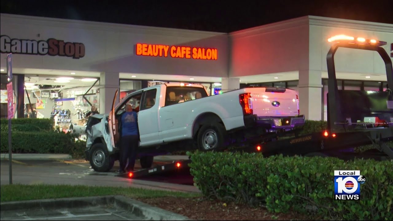 Margate Parks and Recreation vehicle slams through front of GameStop